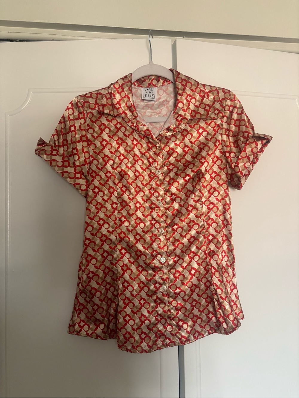 Vintage Ali & Kris Silk Red Patterned Short Sleeve Button-Up Top